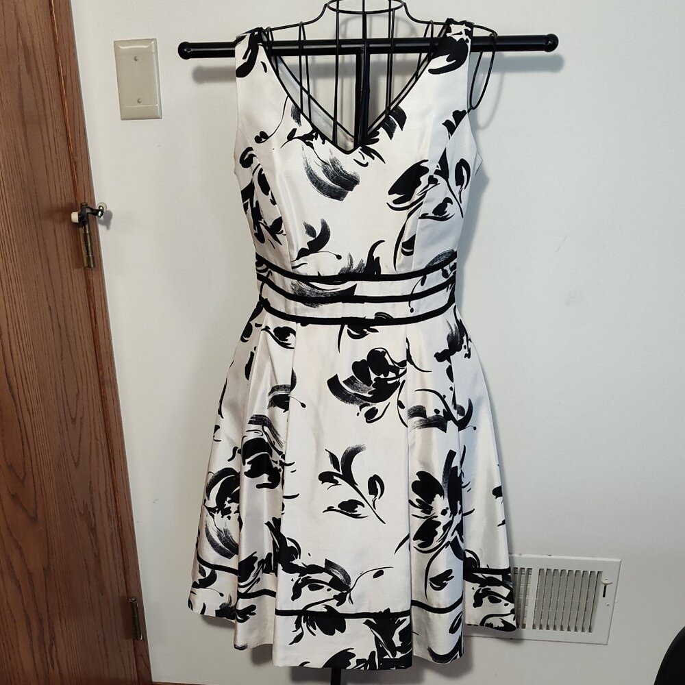 Jessica Howard cream & black fit n flare sleeveless dress, exc. cond., sz 6P
